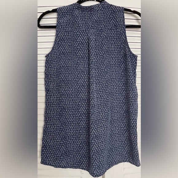 Olive & Oak Patterned Sleeveless Blouse - Picture 2 of 4